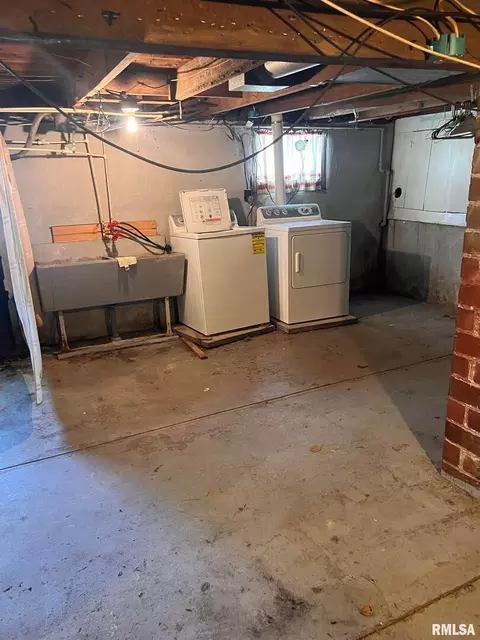 305 N Victor St, Christopher, IL 62822 photo 21