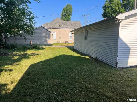305 N Victor St, Christopher, IL 62822 photo 30