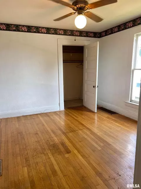 305 N Victor St, Christopher, IL 62822 photo 11