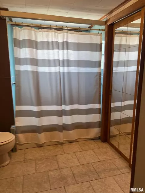 305 N Victor St, Christopher, IL 62822 photo 13
