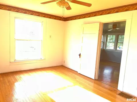 305 N Victor St, Christopher, IL 62822 photo 10