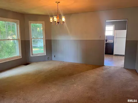 305 N Victor St, Christopher, IL 62822 photo 3