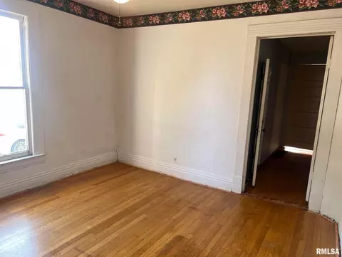 305 N Victor St, Christopher, IL 62822 photo 12