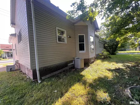 305 N Victor St, Christopher, IL 62822 photo 32