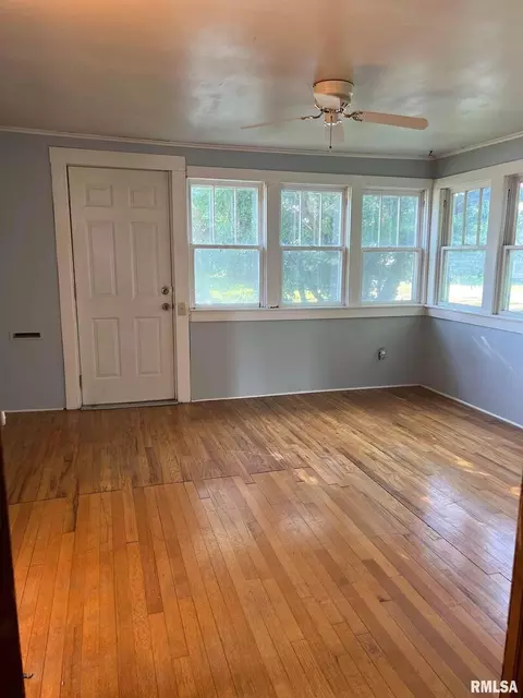 305 N Victor St, Christopher, IL 62822 photo 7