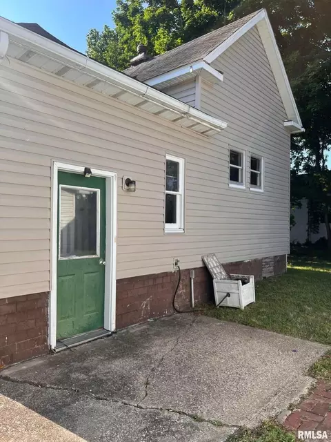 305 N Victor St, Christopher, IL 62822 photo 29