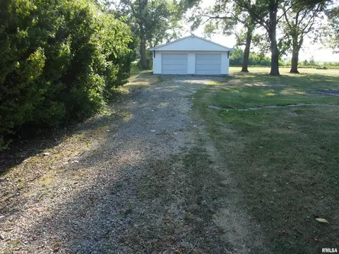 515 Dewolf St, Odin, IL 62870 photo 5