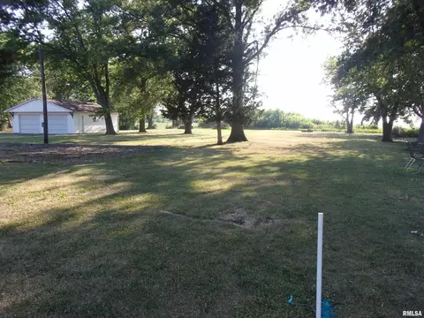 515 Dewolf St, Odin, IL 62870 photo 1