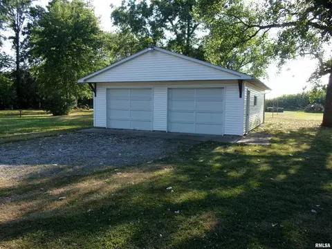 515 Dewolf St, Odin, IL 62870 photo 8