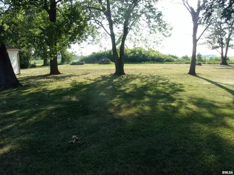 515 Dewolf St, Odin, IL 62870 photo 4