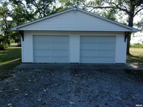 515 Dewolf St, Odin, IL 62870 photo 7