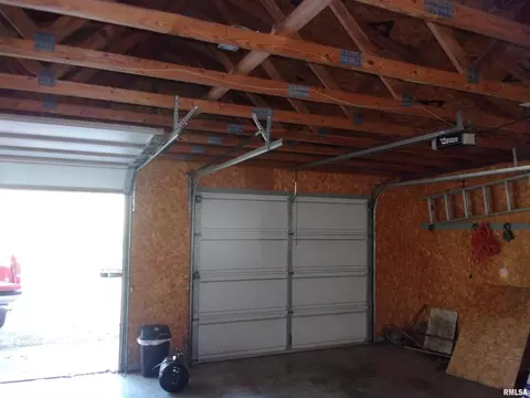 515 Dewolf St, Odin, IL 62870 photo 9