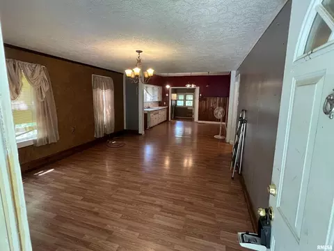 509 N 9th St, Benton, IL 62812 photo 15