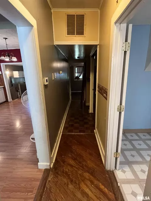 509 N 9th St, Benton, IL 62812 photo 32