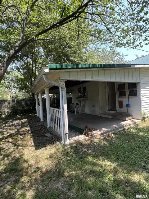 509 N 9th St, Benton, IL 62812 photo 6