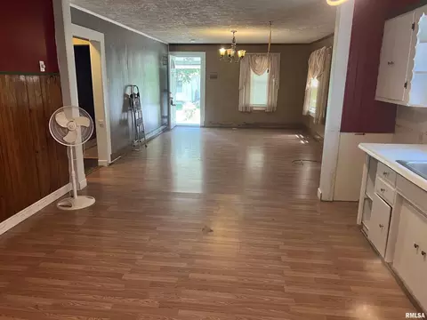 509 N 9th St, Benton, IL 62812 photo 20