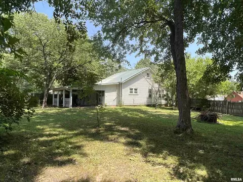 509 N 9th St, Benton, IL 62812 photo 8