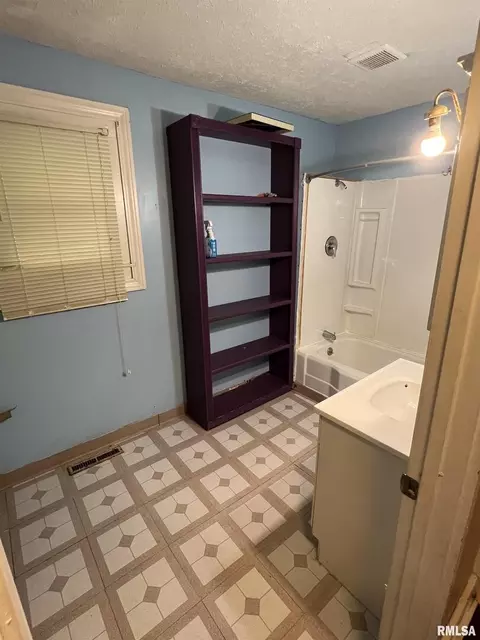 509 N 9th St, Benton, IL 62812 photo 40
