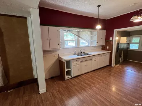 509 N 9th St, Benton, IL 62812 photo 16