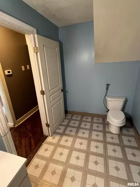 509 N 9th St, Benton, IL 62812 photo 41