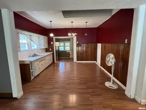 509 N 9th St, Benton, IL 62812 photo 14