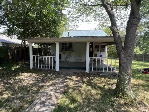 509 N 9th St, Benton, IL 62812 photo 7