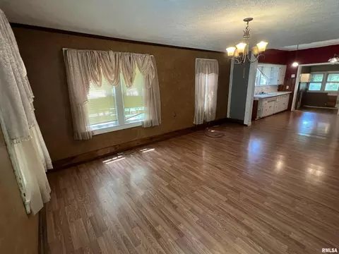 509 N 9th St, Benton, IL 62812 photo 13