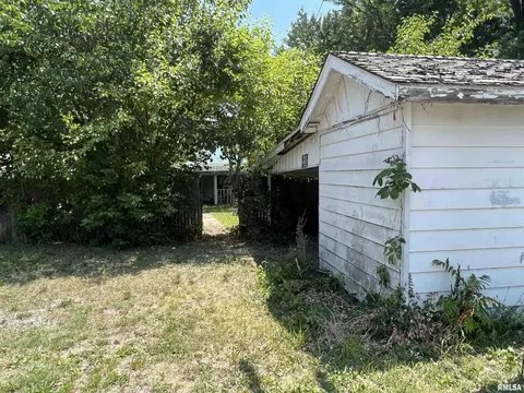 509 N 9th St, Benton, IL 62812 photo 11