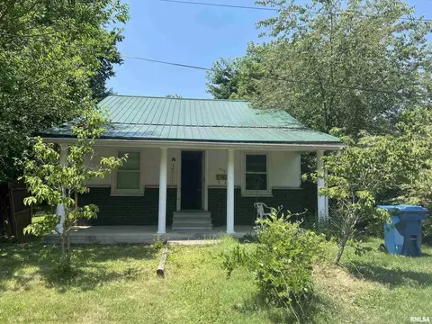 509 N 9th St, Benton, IL 62812 photo 1