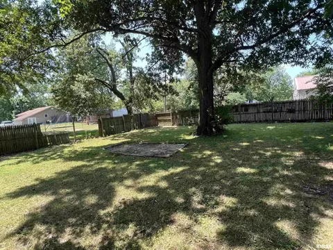 509 N 9th St, Benton, IL 62812 photo 10