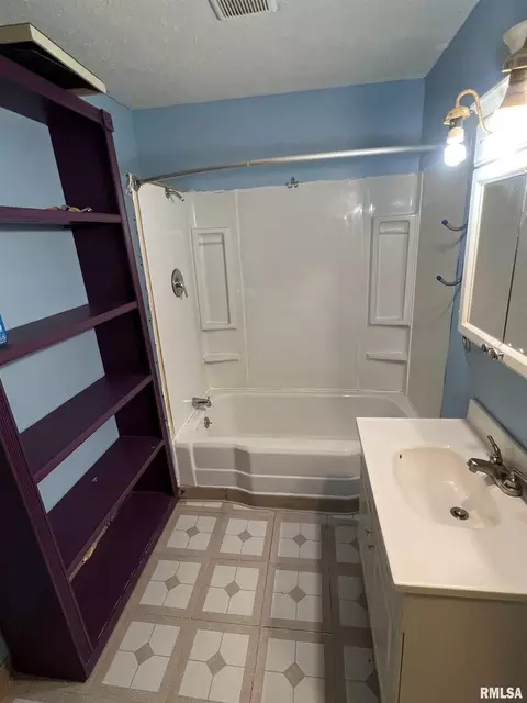 509 N 9th St, Benton, IL 62812 photo 39
