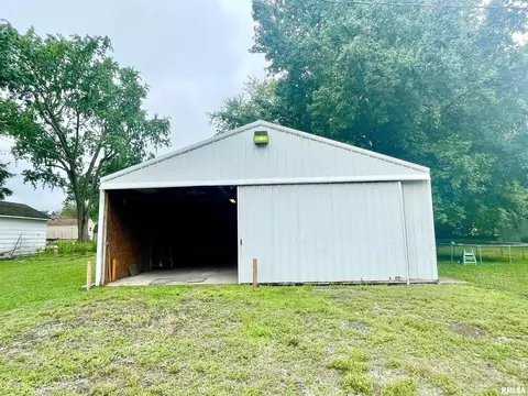 210 E Johnson St, Valier, IL 62891 photo 4