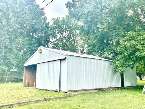 210 E Johnson St, Valier, IL 62891 photo 5