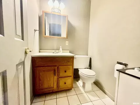 210 E Johnson St, Valier, IL 62891 photo 13