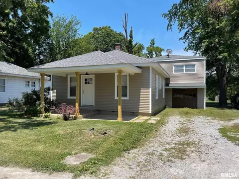 715 E Taylor St, Benton, IL 62812 photo 4