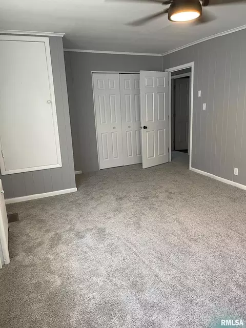 715 E Taylor St, Benton, IL 62812 photo 24
