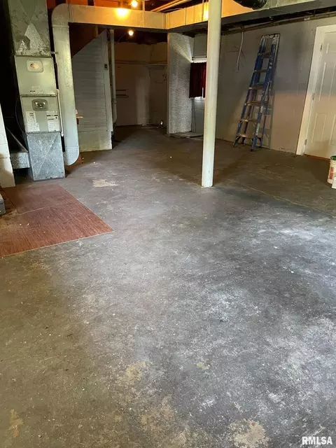 715 E Taylor St, Benton, IL 62812 photo 33