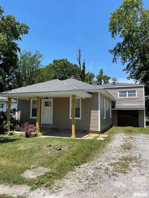 715 E Taylor St, Benton, IL 62812 photo 3