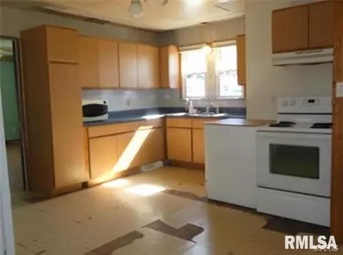 208 E 2nd St, Sparta, IL 62286 photo 2