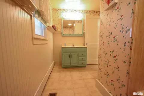 410 S Walnut St, Carmi, IL 62821 photo 20