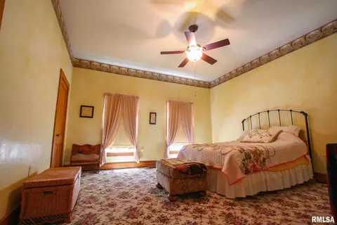 410 S Walnut St, Carmi, IL 62821 photo 21