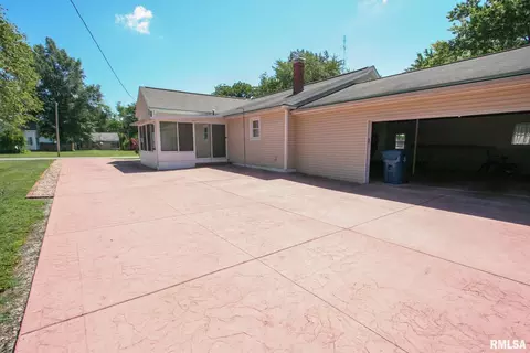 410 S Walnut St, Carmi, IL 62821 photo 6