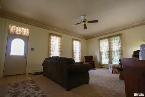 410 S Walnut St, Carmi, IL 62821 photo 11