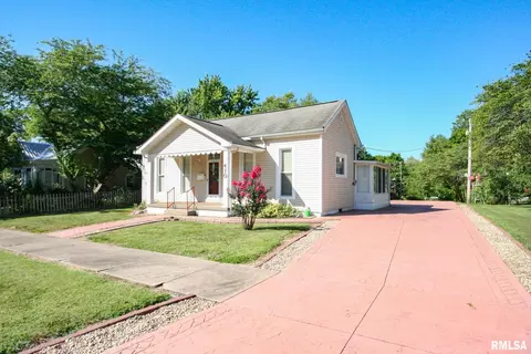 410 S Walnut St, Carmi, IL 62821 photo 3
