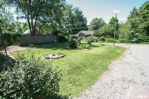 410 S Walnut St, Carmi, IL 62821 photo 10