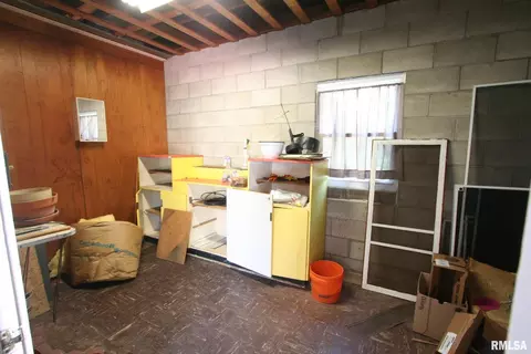 410 S Walnut St, Carmi, IL 62821 photo 9