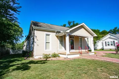 410 S Walnut St, Carmi, IL 62821 photo 1