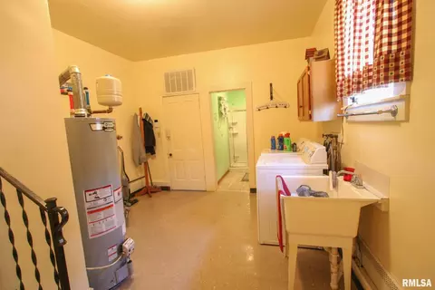 410 S Walnut St, Carmi, IL 62821 photo 23