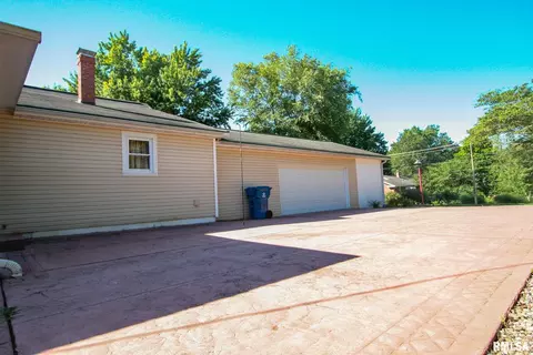 410 S Walnut St, Carmi, IL 62821 photo 4