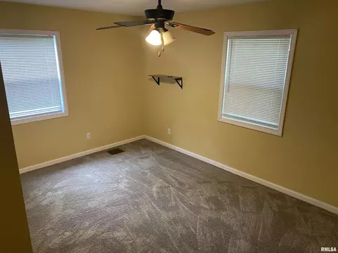 1319 Short St, Centralia, IL 62801 photo 17